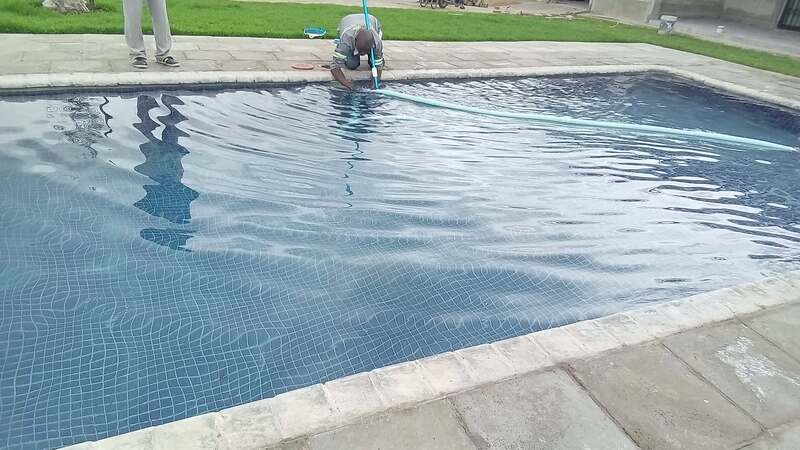 Pool Cleaning in Lochview 